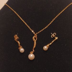 Avon Gold Necklace with Pearl Accents